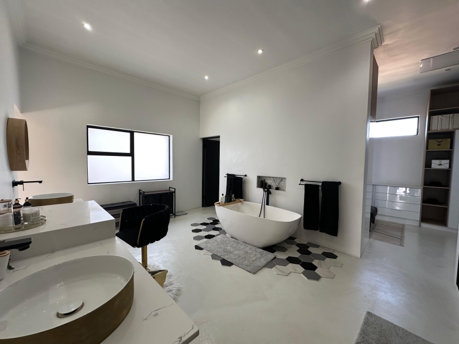 4 Bedroom Property for Sale in The Islands Estates North West